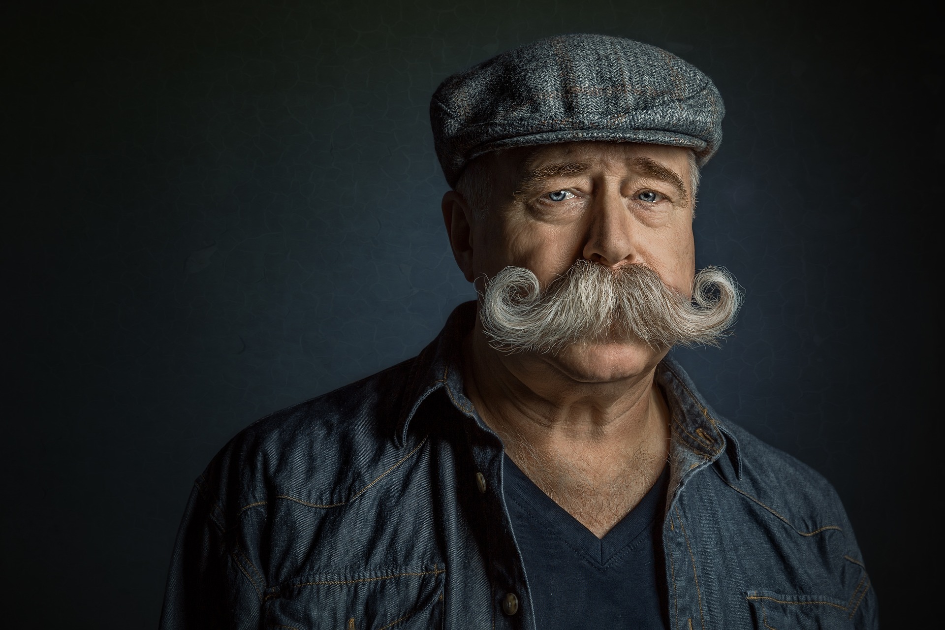 Señor con gran bigote